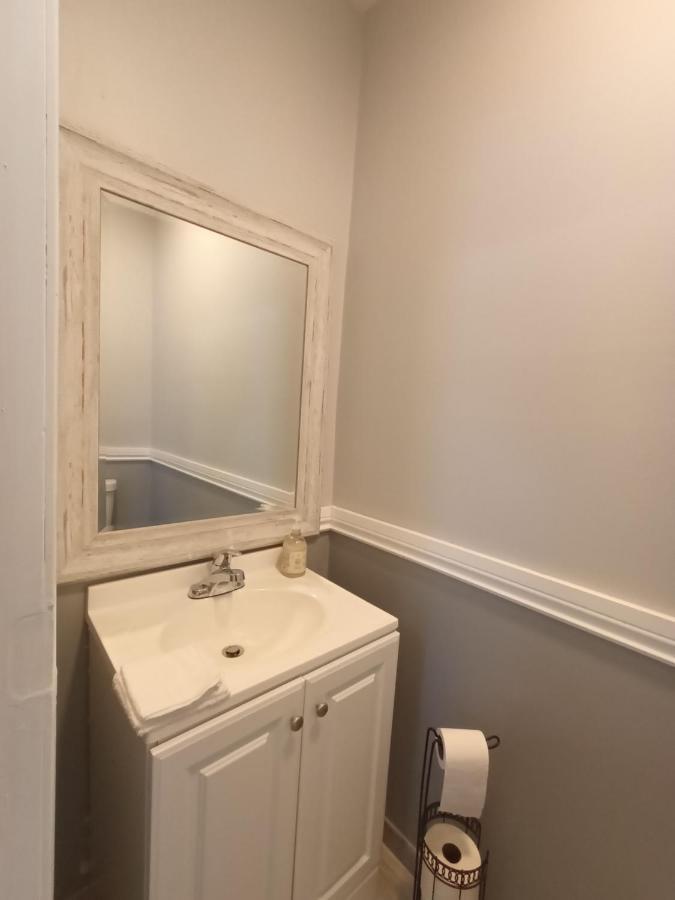 Cozy Updated 3-Br Apartment Near Peace Bridge Buffalo Esterno foto